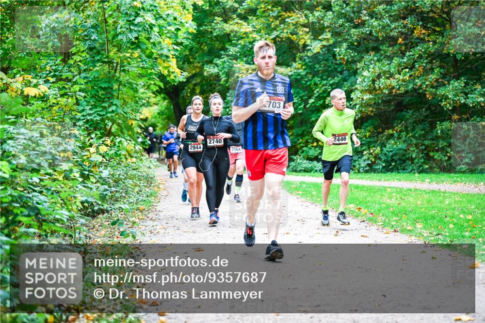 12.10.2025 - Bramfelder Halbmarathon 2025 Dr. Thomas Lammeyer http://msf.ph/oto/9357687 12.10.2025 11:01:45 Laufen 2944, 2740, 2564, 703, 2446 meine-sportfotos.de