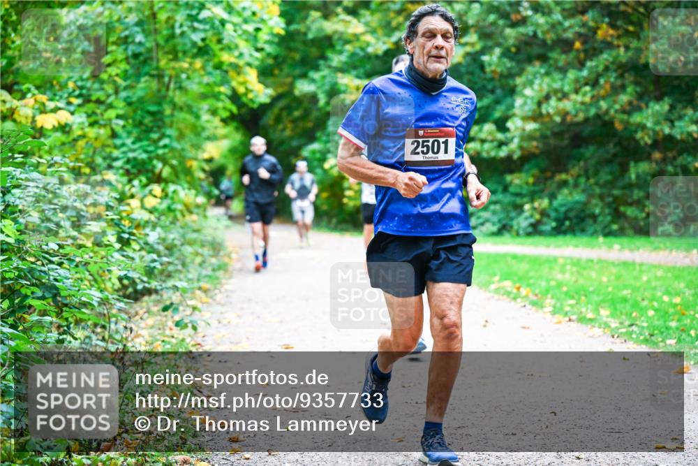 12.10.2025 - Bramfelder Halbmarathon 2025 Dr. Thomas Lammeyer http://msf.ph/oto/9357733 12.10.2025 11:01:55 Laufen 2501 meine-sportfotos.de