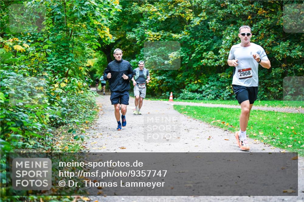 12.10.2025 - Bramfelder Halbmarathon 2025 Dr. Thomas Lammeyer http://msf.ph/oto/9357747 12.10.2025 11:01:57 Laufen 2954, 2908 meine-sportfotos.de