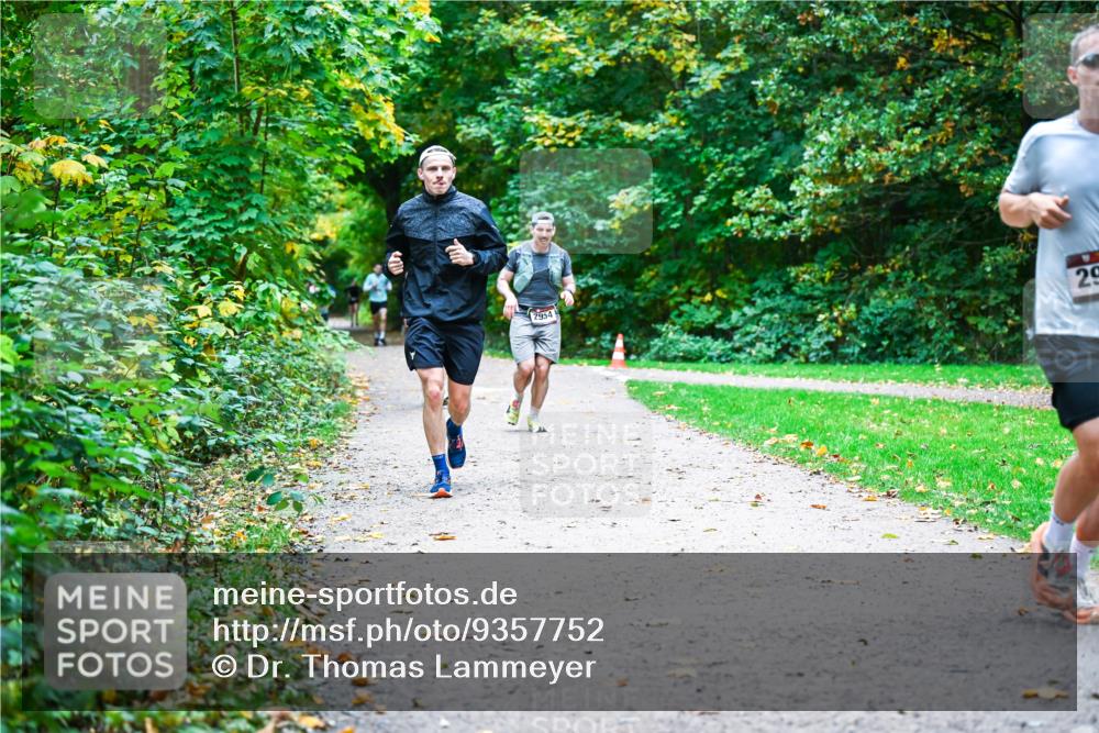 12.10.2025 - Bramfelder Halbmarathon 2025 Dr. Thomas Lammeyer http://msf.ph/oto/9357752 12.10.2025 11:01:58 Laufen 2954, 29 meine-sportfotos.de