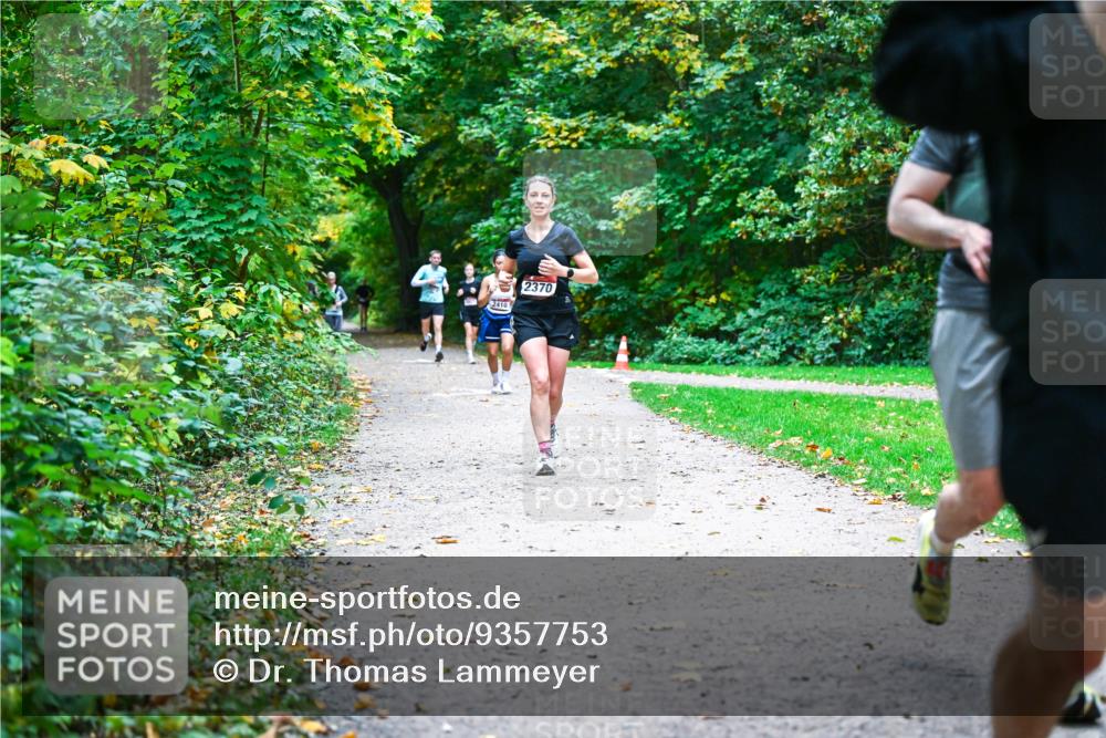 12.10.2025 - Bramfelder Halbmarathon 2025 Dr. Thomas Lammeyer http://msf.ph/oto/9357753 12.10.2025 11:02:02 Laufen 2410, 2370 meine-sportfotos.de