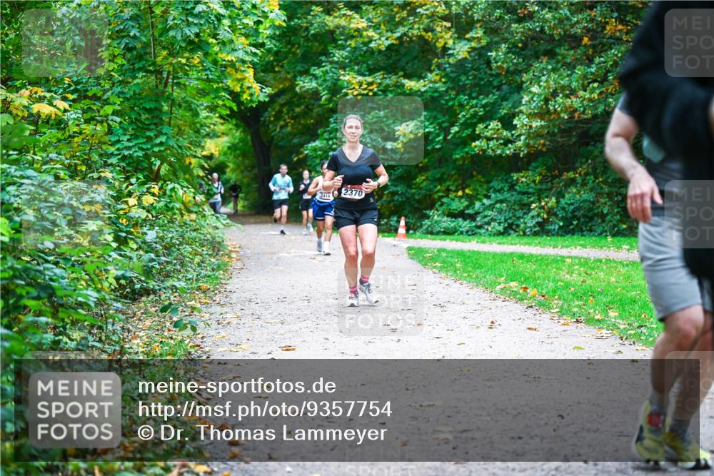 12.10.2025 - Bramfelder Halbmarathon 2025 Dr. Thomas Lammeyer http://msf.ph/oto/9357754 12.10.2025 11:02:02 Laufen 2370, 2410 meine-sportfotos.de