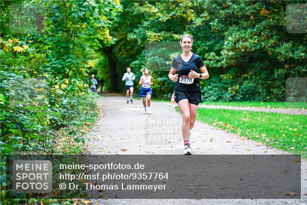 12.10.2025 - Bramfelder Halbmarathon 2025 Dr. Thomas Lammeyer http://msf.ph/oto/9357764 12.10.2025 11:02:03 Laufen 2370 meine-sportfotos.de