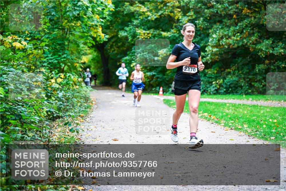 12.10.2025 - Bramfelder Halbmarathon 2025 Dr. Thomas Lammeyer http://msf.ph/oto/9357766 12.10.2025 11:02:03 Laufen 2370 meine-sportfotos.de