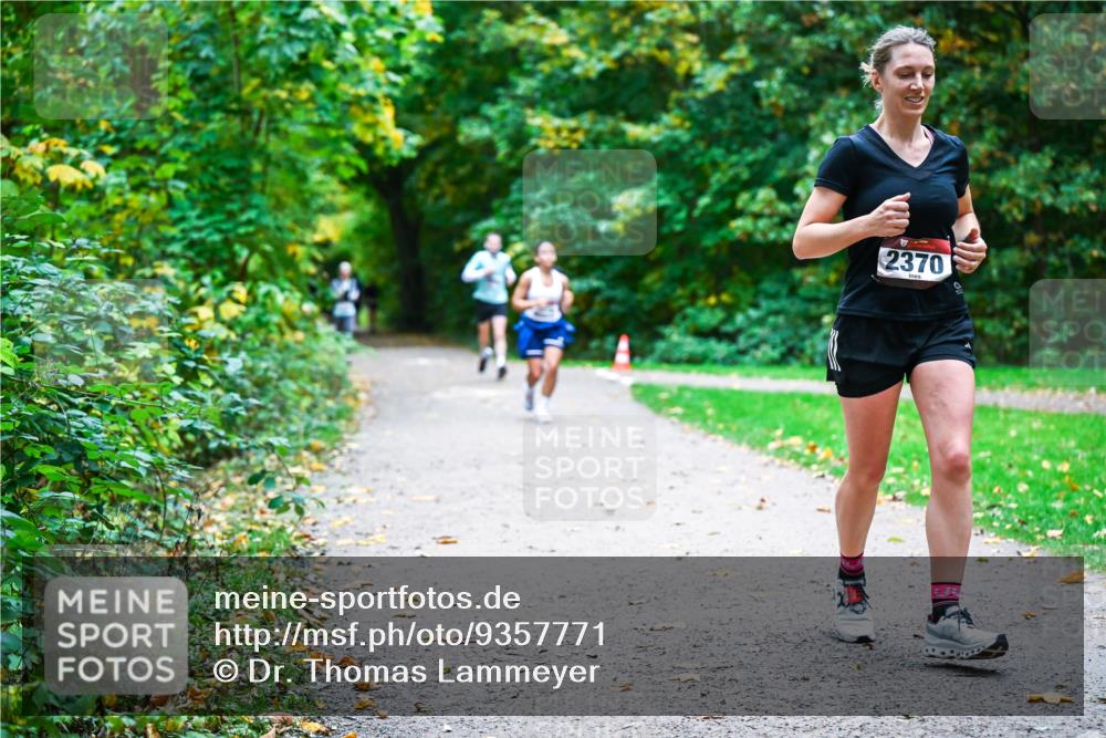 12.10.2025 - Bramfelder Halbmarathon 2025 Dr. Thomas Lammeyer http://msf.ph/oto/9357771 12.10.2025 11:02:04 Laufen 2370 meine-sportfotos.de