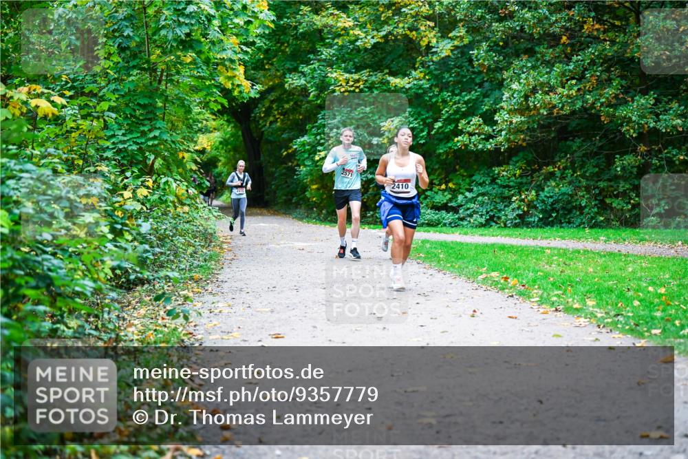 12.10.2025 - Bramfelder Halbmarathon 2025 Dr. Thomas Lammeyer http://msf.ph/oto/9357779 12.10.2025 11:02:06 Laufen 2419, 2571, 2410 meine-sportfotos.de