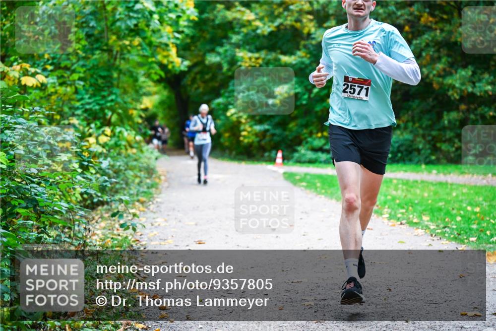 12.10.2025 - Bramfelder Halbmarathon 2025 Dr. Thomas Lammeyer http://msf.ph/oto/9357805 12.10.2025 11:02:10 Laufen 2571 meine-sportfotos.de