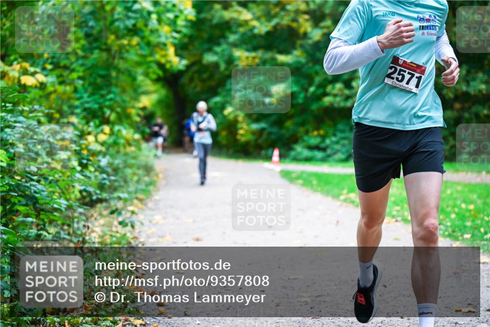 12.10.2025 - Bramfelder Halbmarathon 2025 Dr. Thomas Lammeyer http://msf.ph/oto/9357808 12.10.2025 11:02:10 Laufen 2571 meine-sportfotos.de