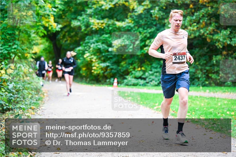 12.10.2025 - Bramfelder Halbmarathon 2025 Dr. Thomas Lammeyer http://msf.ph/oto/9357859 12.10.2025 11:02:22 Laufen 2437 meine-sportfotos.de