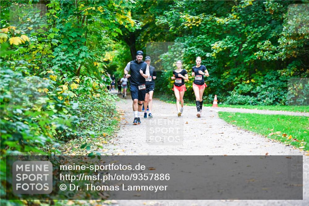 12.10.2025 - Bramfelder Halbmarathon 2025 Dr. Thomas Lammeyer http://msf.ph/oto/9357886 12.10.2025 11:02:30 Laufen 2471, 2259, 2827, 2617 meine-sportfotos.de