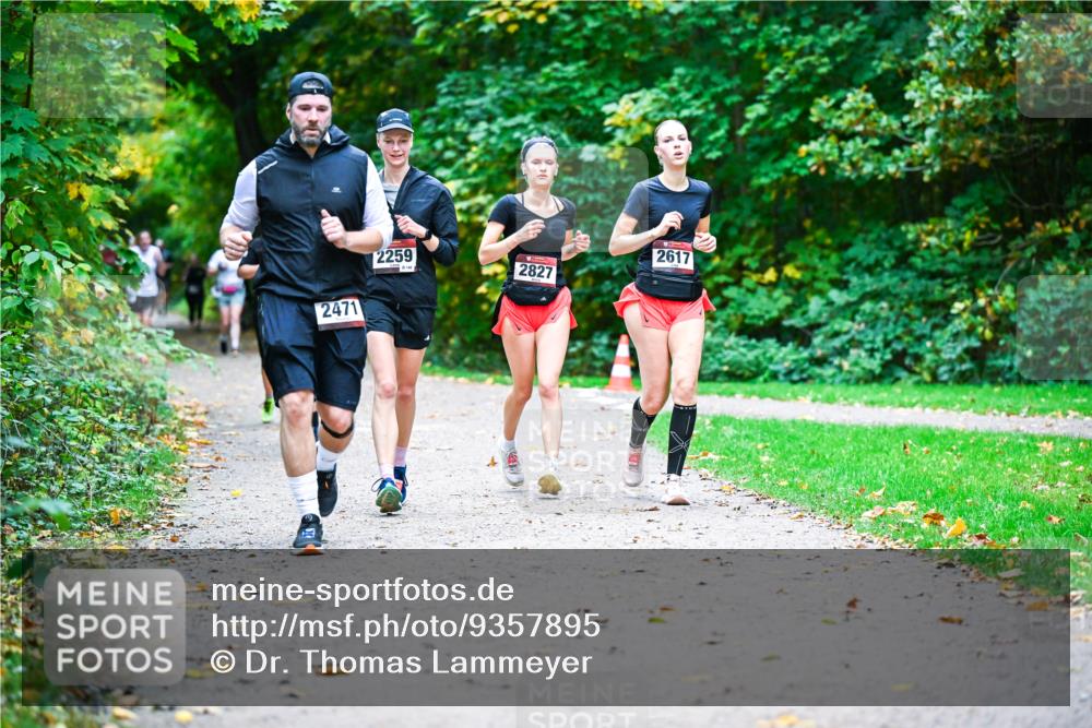 12.10.2025 - Bramfelder Halbmarathon 2025 Dr. Thomas Lammeyer http://msf.ph/oto/9357895 12.10.2025 11:02:32 Laufen 2471, 2259, 2827, 2617 meine-sportfotos.de