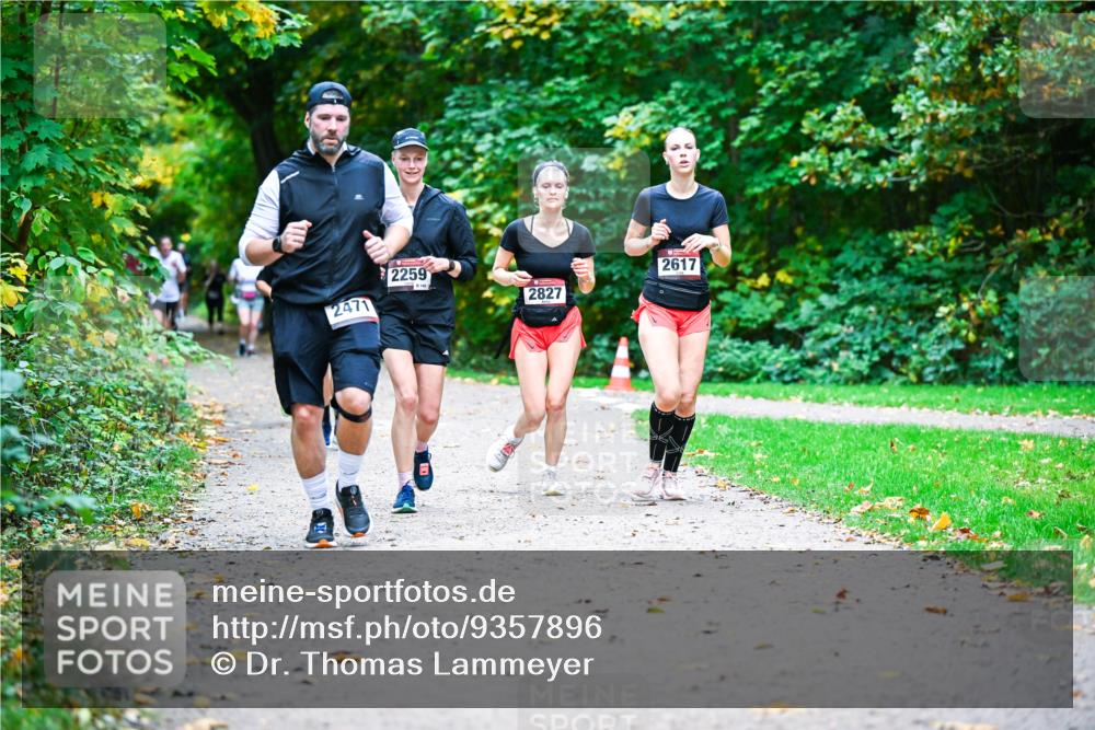 12.10.2025 - Bramfelder Halbmarathon 2025 Dr. Thomas Lammeyer http://msf.ph/oto/9357896 12.10.2025 11:02:32 Laufen 2471, 2259, 2827, 2617 meine-sportfotos.de