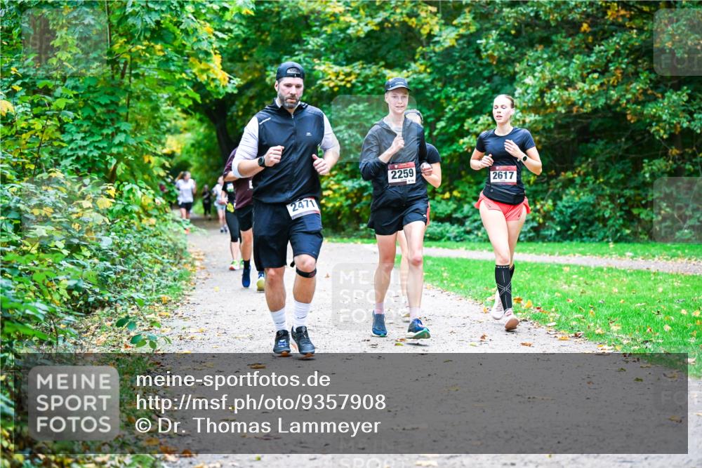 12.10.2025 - Bramfelder Halbmarathon 2025 Dr. Thomas Lammeyer http://msf.ph/oto/9357908 12.10.2025 11:02:34 Laufen 2471, 2259, 2617 meine-sportfotos.de