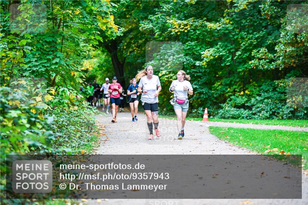 12.10.2025 - Bramfelder Halbmarathon 2025 Dr. Thomas Lammeyer http://msf.ph/oto/9357943 12.10.2025 11:02:43 Laufen 2600, 2601 meine-sportfotos.de