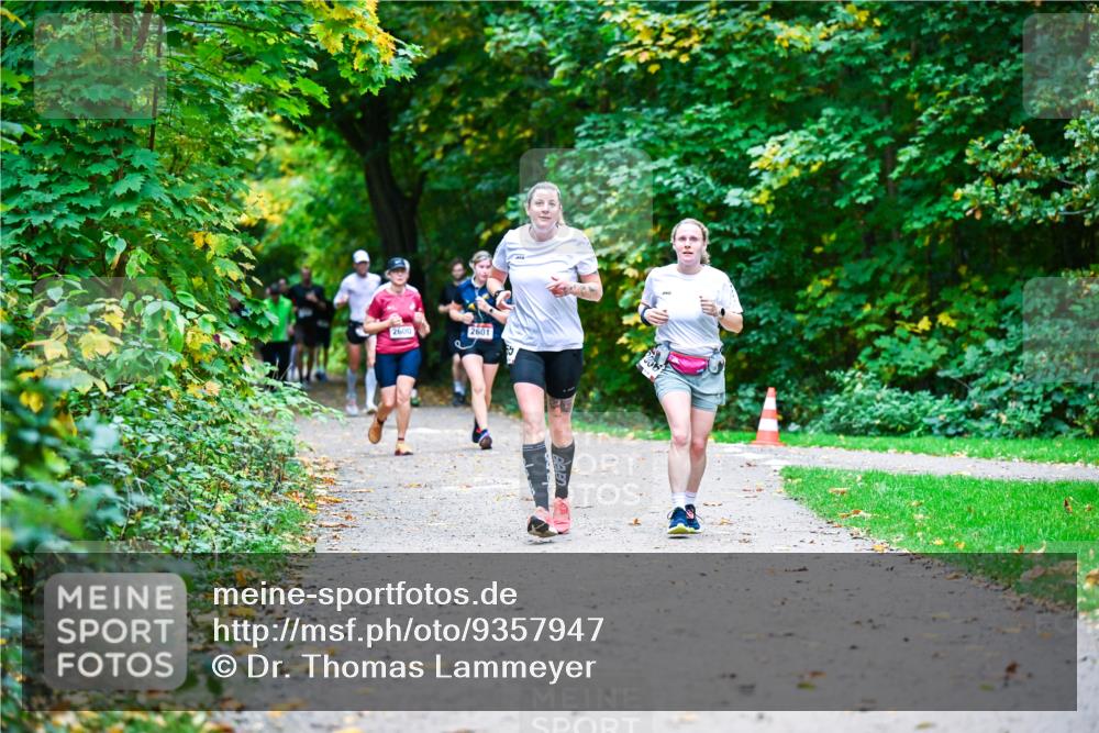 12.10.2025 - Bramfelder Halbmarathon 2025 Dr. Thomas Lammeyer http://msf.ph/oto/9357947 12.10.2025 11:02:43 Laufen 2600, 2601 meine-sportfotos.de