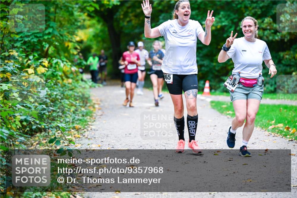 12.10.2025 - Bramfelder Halbmarathon 2025 Dr. Thomas Lammeyer http://msf.ph/oto/9357968 12.10.2025 11:02:46 Laufen 65, 06, 141 meine-sportfotos.de