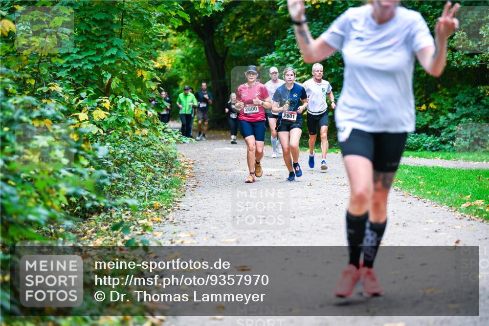 12.10.2025 - Bramfelder Halbmarathon 2025 Dr. Thomas Lammeyer http://msf.ph/oto/9357970 12.10.2025 11:02:48 Laufen 2600, 2601 meine-sportfotos.de