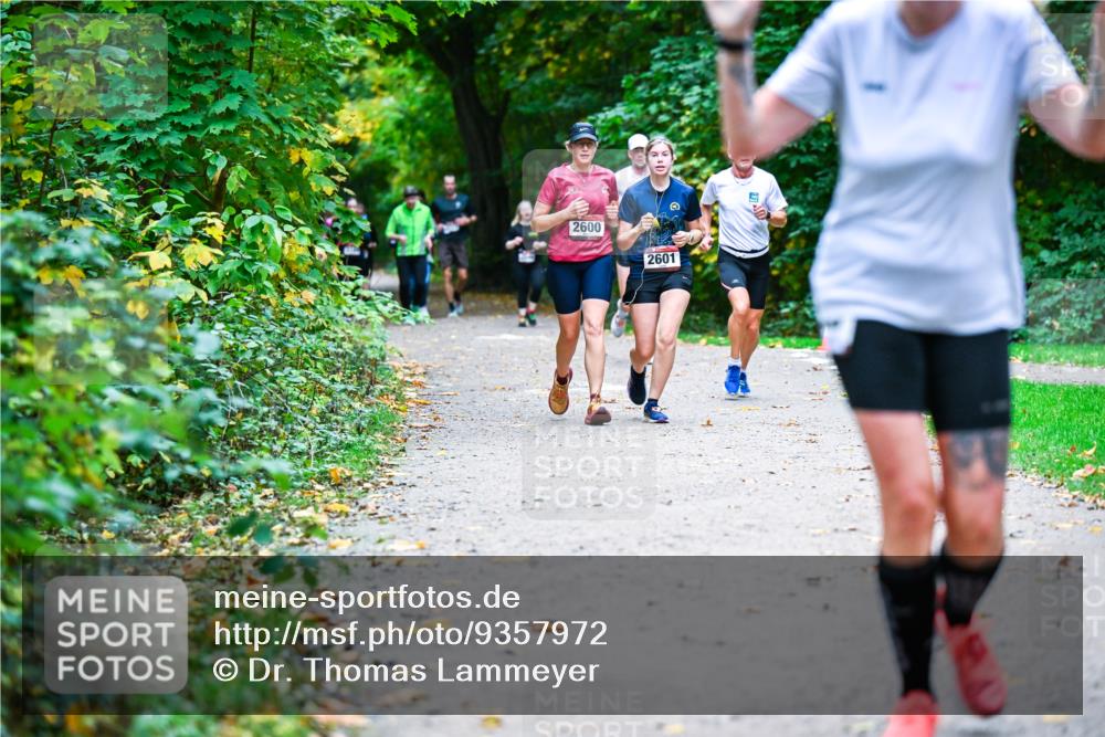12.10.2025 - Bramfelder Halbmarathon 2025 Dr. Thomas Lammeyer http://msf.ph/oto/9357972 12.10.2025 11:02:48 Laufen 2600, 2601 meine-sportfotos.de