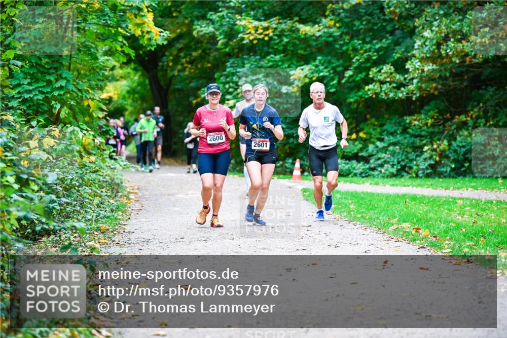 12.10.2025 - Bramfelder Halbmarathon 2025 Dr. Thomas Lammeyer http://msf.ph/oto/9357976 12.10.2025 11:02:49 Laufen 2600, 2601 meine-sportfotos.de
