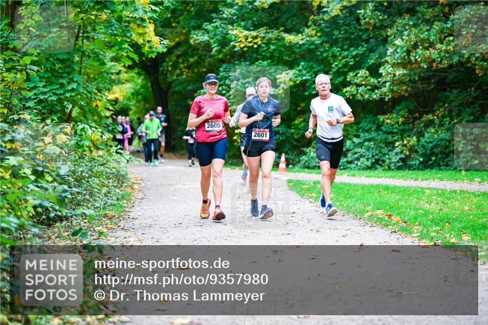 12.10.2025 - Bramfelder Halbmarathon 2025 Dr. Thomas Lammeyer http://msf.ph/oto/9357980 12.10.2025 11:02:50 Laufen 2600, 2601 meine-sportfotos.de