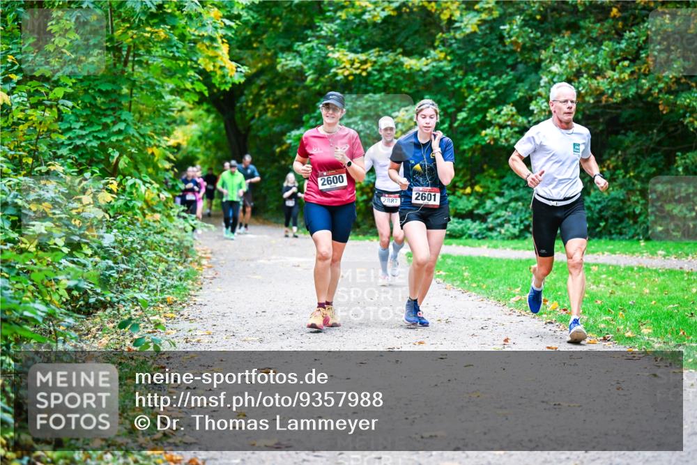12.10.2025 - Bramfelder Halbmarathon 2025 Dr. Thomas Lammeyer http://msf.ph/oto/9357988 12.10.2025 11:02:51 Laufen 2600, 2601, 2887 meine-sportfotos.de