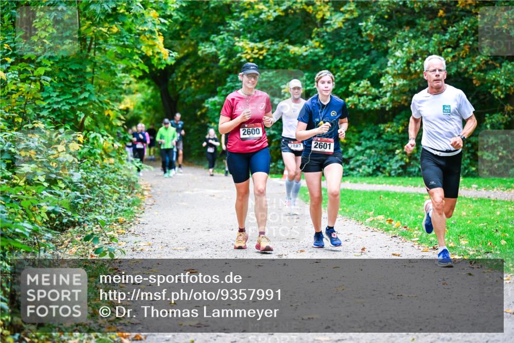 12.10.2025 - Bramfelder Halbmarathon 2025 Dr. Thomas Lammeyer http://msf.ph/oto/9357991 12.10.2025 11:02:51 Laufen 2600, 2887, 2601 meine-sportfotos.de