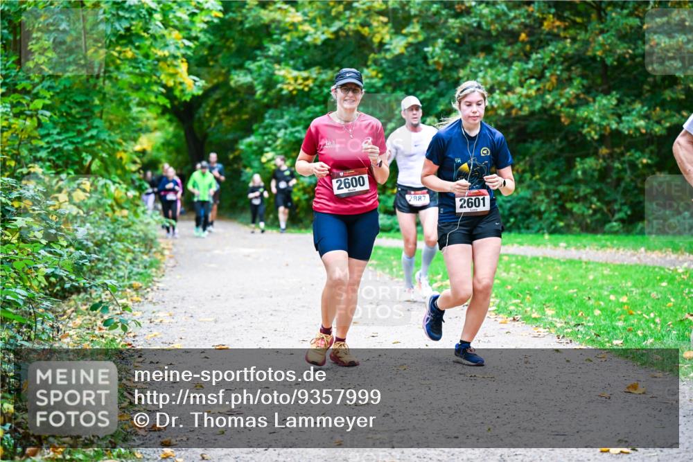 12.10.2025 - Bramfelder Halbmarathon 2025 Dr. Thomas Lammeyer http://msf.ph/oto/9357999 12.10.2025 11:02:53 Laufen 2600, 2887, 2601 meine-sportfotos.de