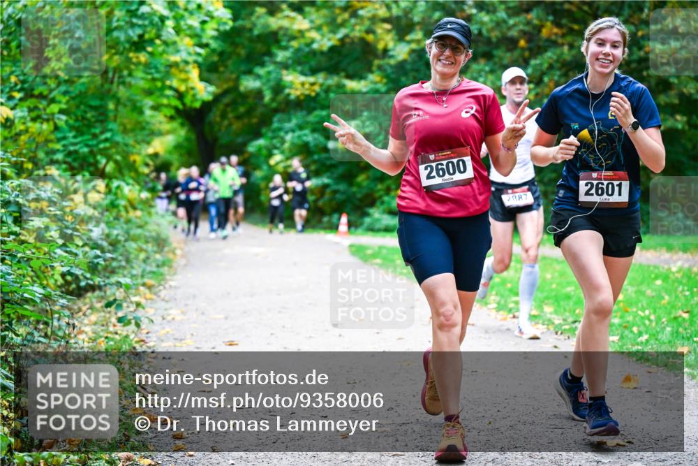 12.10.2025 - Bramfelder Halbmarathon 2025 Dr. Thomas Lammeyer http://msf.ph/oto/9358006 12.10.2025 11:02:53 Laufen 2600, 2887, 2601 meine-sportfotos.de