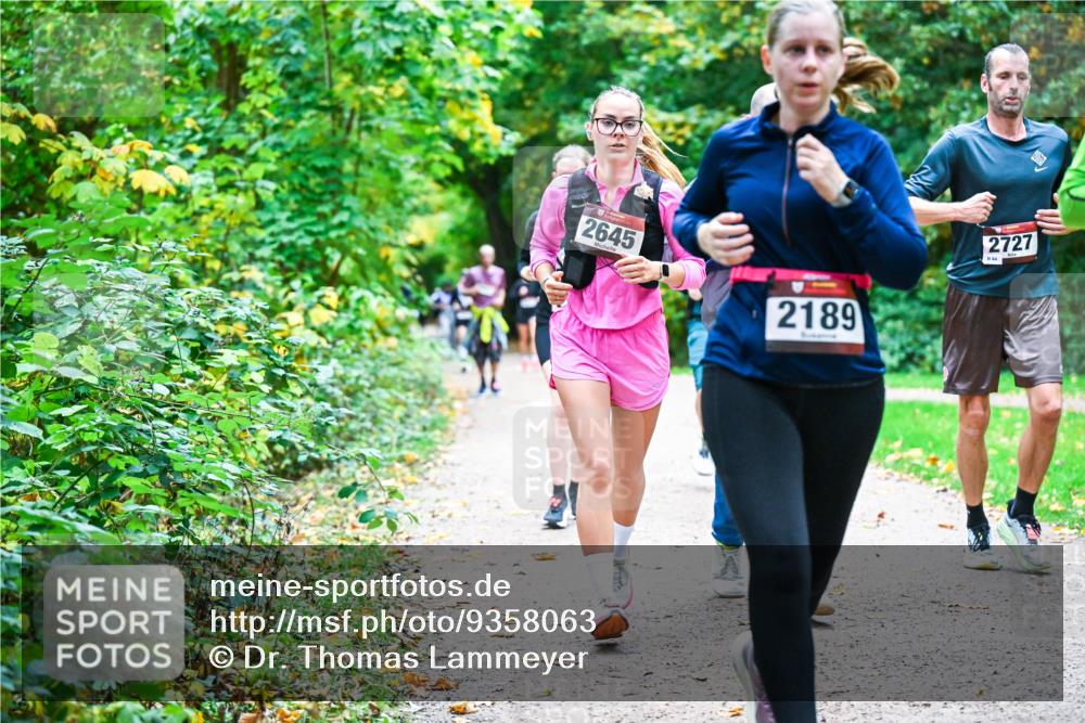 12.10.2025 - Bramfelder Halbmarathon 2025 Dr. Thomas Lammeyer http://msf.ph/oto/9358063 12.10.2025 11:03:03 Laufen 2645, 2189, 2727, 864 meine-sportfotos.de