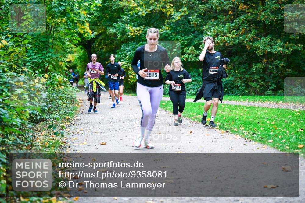 12.10.2025 - Bramfelder Halbmarathon 2025 Dr. Thomas Lammeyer http://msf.ph/oto/9358081 12.10.2025 11:03:07 Laufen 2953, 2595, 2815, 2048 meine-sportfotos.de