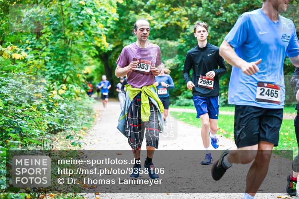 12.10.2025 - Bramfelder Halbmarathon 2025 Dr. Thomas Lammeyer http://msf.ph/oto/9358106 12.10.2025 11:03:12 Laufen 953, 2452, 2595, 2465 meine-sportfotos.de