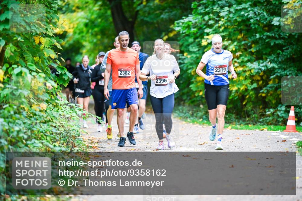12.10.2025 - Bramfelder Halbmarathon 2025 Dr. Thomas Lammeyer http://msf.ph/oto/9358162 12.10.2025 11:03:25 Laufen 2382, 2396, 2319 meine-sportfotos.de