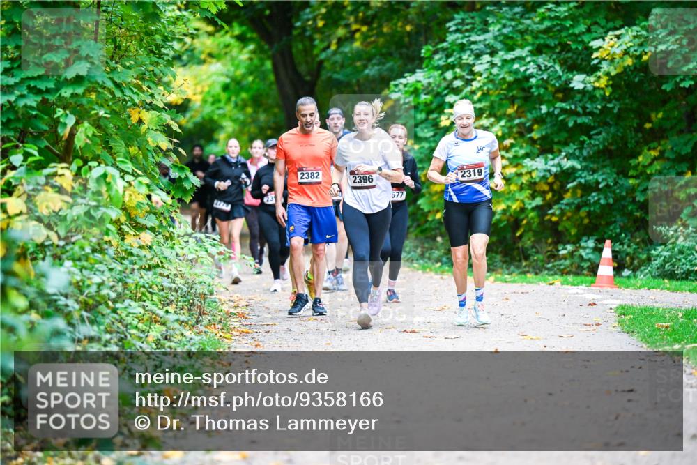 12.10.2025 - Bramfelder Halbmarathon 2025 Dr. Thomas Lammeyer http://msf.ph/oto/9358166 12.10.2025 11:03:26 Laufen 2775, 16, 2382, 2396, 2319, 577 meine-sportfotos.de