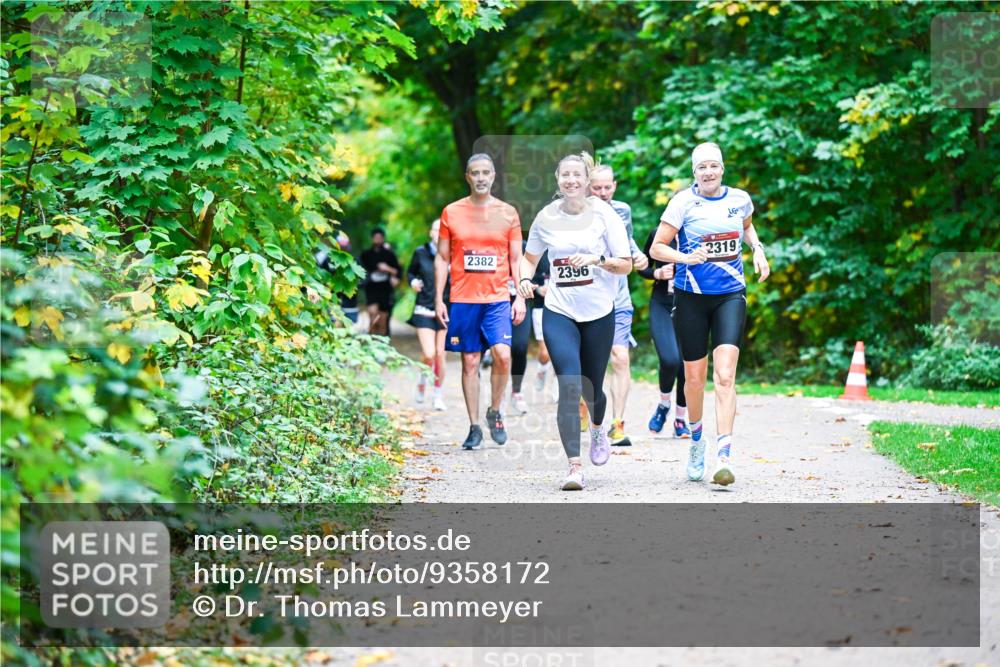 12.10.2025 - Bramfelder Halbmarathon 2025 Dr. Thomas Lammeyer http://msf.ph/oto/9358172 12.10.2025 11:03:27 Laufen 2382, 2396, 2319 meine-sportfotos.de