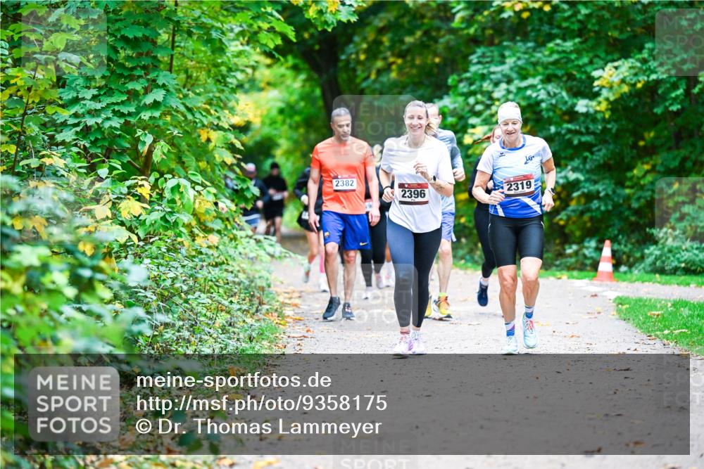 12.10.2025 - Bramfelder Halbmarathon 2025 Dr. Thomas Lammeyer http://msf.ph/oto/9358175 12.10.2025 11:03:28 Laufen 2382, 2396, 2319 meine-sportfotos.de