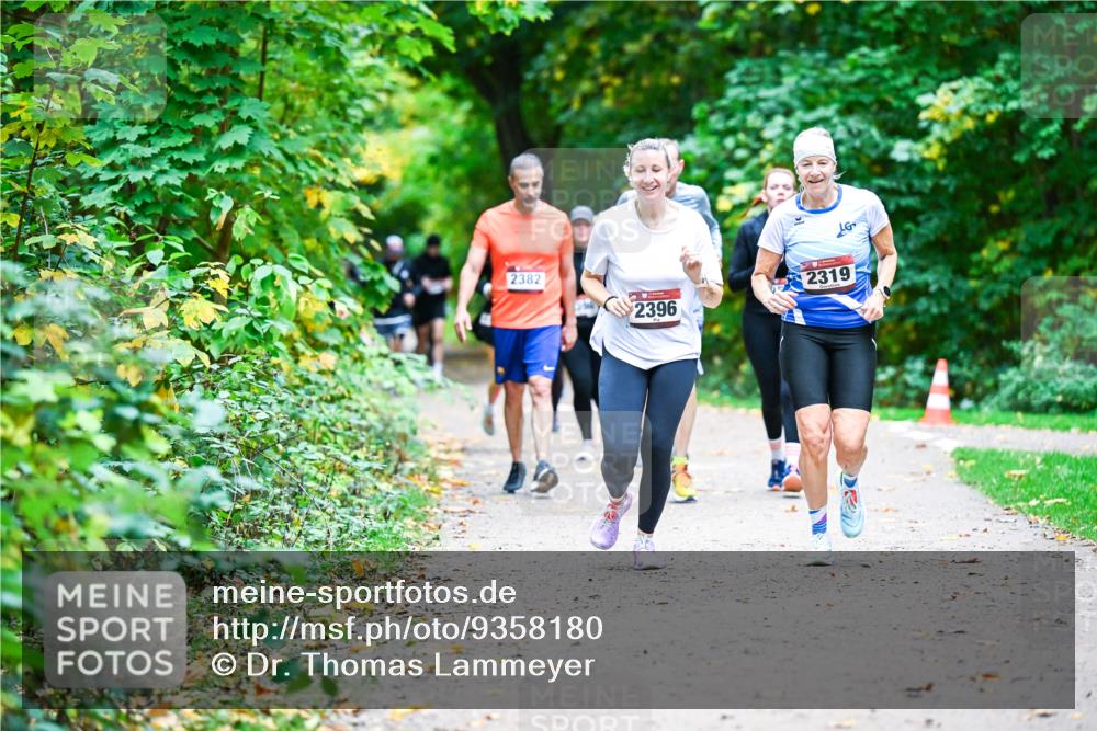 12.10.2025 - Bramfelder Halbmarathon 2025 Dr. Thomas Lammeyer http://msf.ph/oto/9358180 12.10.2025 11:03:29 Laufen 2382, 2396, 2319 meine-sportfotos.de