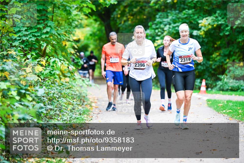 12.10.2025 - Bramfelder Halbmarathon 2025 Dr. Thomas Lammeyer http://msf.ph/oto/9358183 12.10.2025 11:03:29 Laufen 2382, 2396, 2319 meine-sportfotos.de