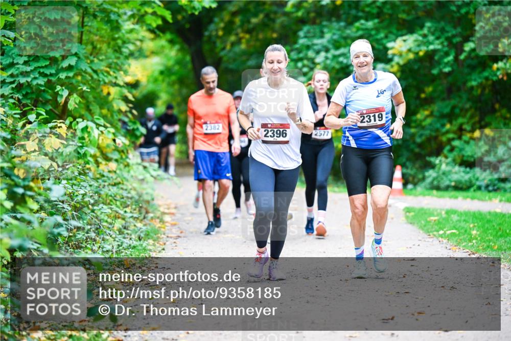 12.10.2025 - Bramfelder Halbmarathon 2025 Dr. Thomas Lammeyer http://msf.ph/oto/9358185 12.10.2025 11:03:29 Laufen 2382, 2319, 2396, 2577 meine-sportfotos.de