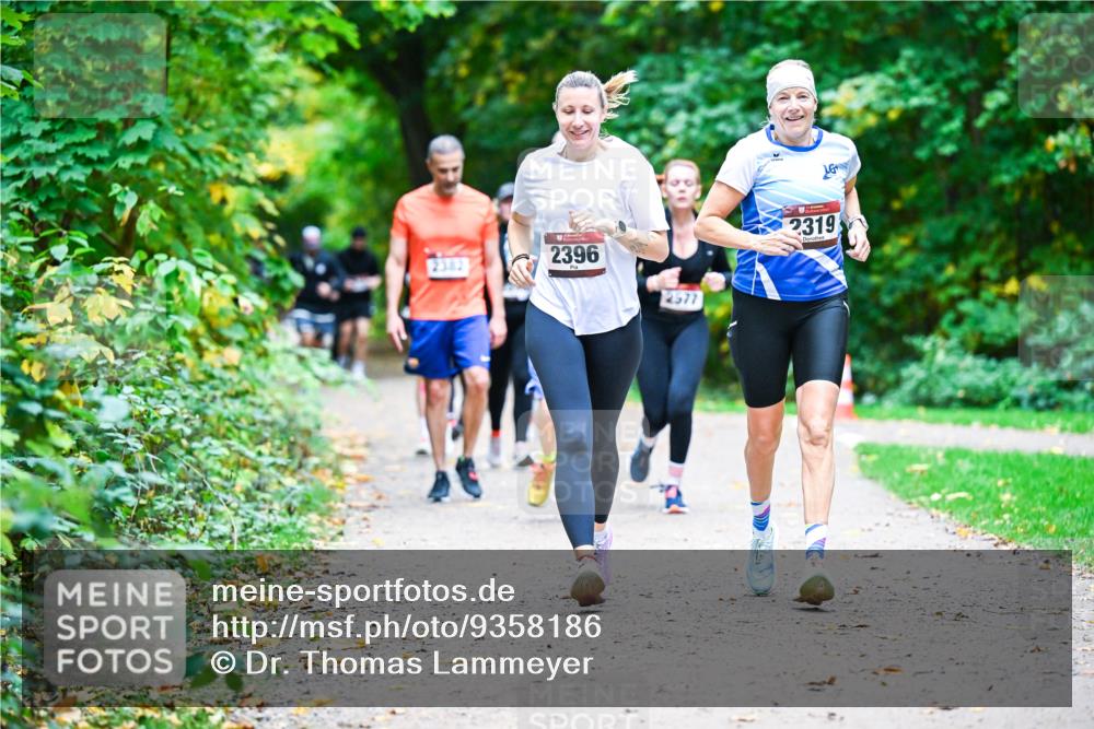 12.10.2025 - Bramfelder Halbmarathon 2025 Dr. Thomas Lammeyer http://msf.ph/oto/9358186 12.10.2025 11:03:30 Laufen 2382, 2396, 2577, 2319 meine-sportfotos.de