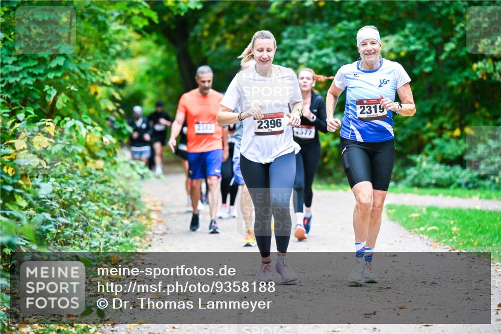 12.10.2025 - Bramfelder Halbmarathon 2025 Dr. Thomas Lammeyer http://msf.ph/oto/9358188 12.10.2025 11:03:30 Laufen 2396, 2319 meine-sportfotos.de