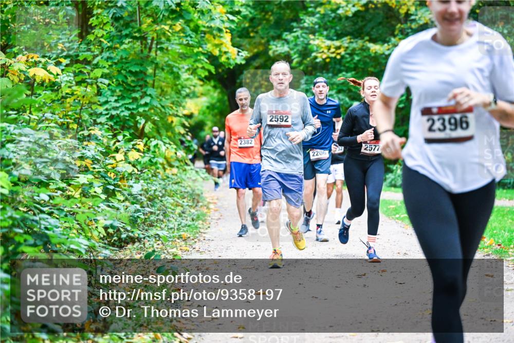 12.10.2025 - Bramfelder Halbmarathon 2025 Dr. Thomas Lammeyer http://msf.ph/oto/9358197 12.10.2025 11:03:33 Laufen 2382, 2592, 2206, 2577, 2396 meine-sportfotos.de