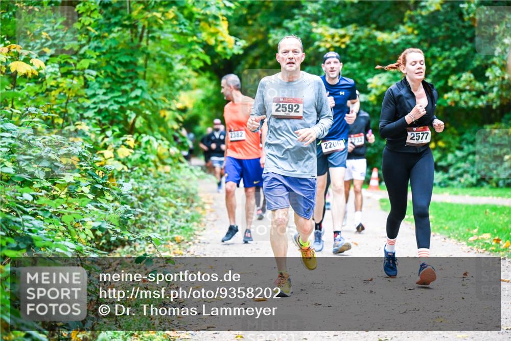 12.10.2025 - Bramfelder Halbmarathon 2025 Dr. Thomas Lammeyer http://msf.ph/oto/9358202 12.10.2025 11:03:33 Laufen 2382, 2592, 2206, 2577 meine-sportfotos.de