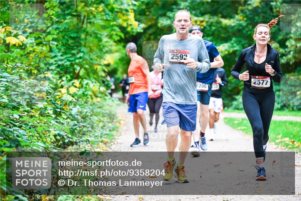 12.10.2025 - Bramfelder Halbmarathon 2025 Dr. Thomas Lammeyer http://msf.ph/oto/9358204 12.10.2025 11:03:34 Laufen 2592, 2206, 2577 meine-sportfotos.de