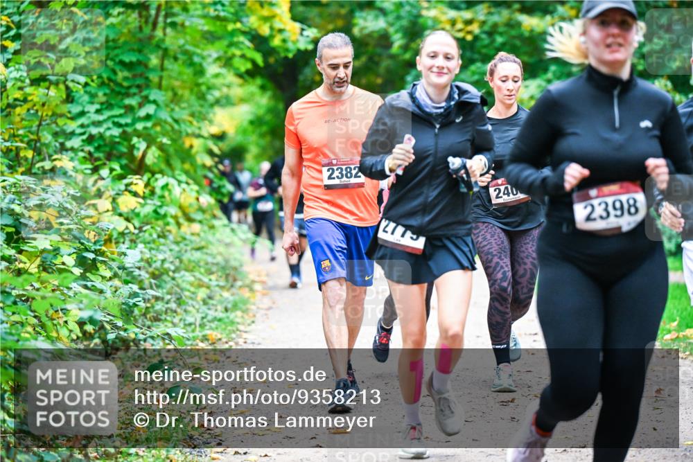 12.10.2025 - Bramfelder Halbmarathon 2025 Dr. Thomas Lammeyer http://msf.ph/oto/9358213 12.10.2025 11:03:37 Laufen 2382, 2775, 240, 2398 meine-sportfotos.de