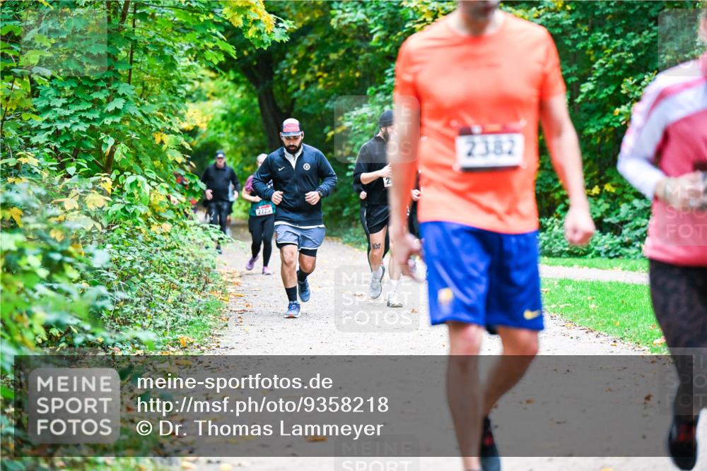 12.10.2025 - Bramfelder Halbmarathon 2025 Dr. Thomas Lammeyer http://msf.ph/oto/9358218 12.10.2025 11:03:39 Laufen 2725, 21, 2382 meine-sportfotos.de
