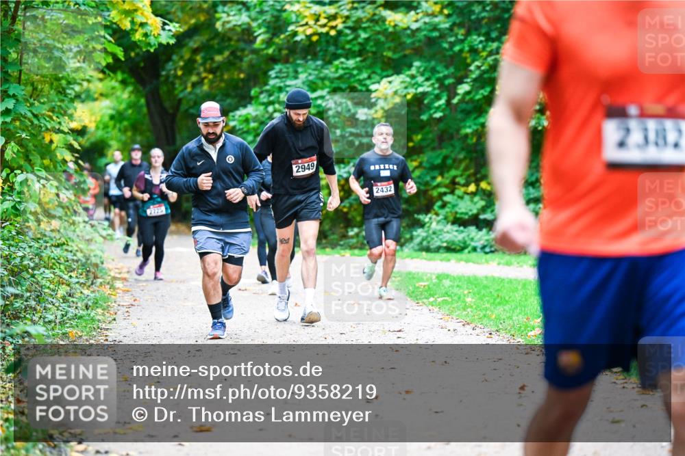 12.10.2025 - Bramfelder Halbmarathon 2025 Dr. Thomas Lammeyer http://msf.ph/oto/9358219 12.10.2025 11:03:40 Laufen 2725, 2949, 2432, 2382 meine-sportfotos.de