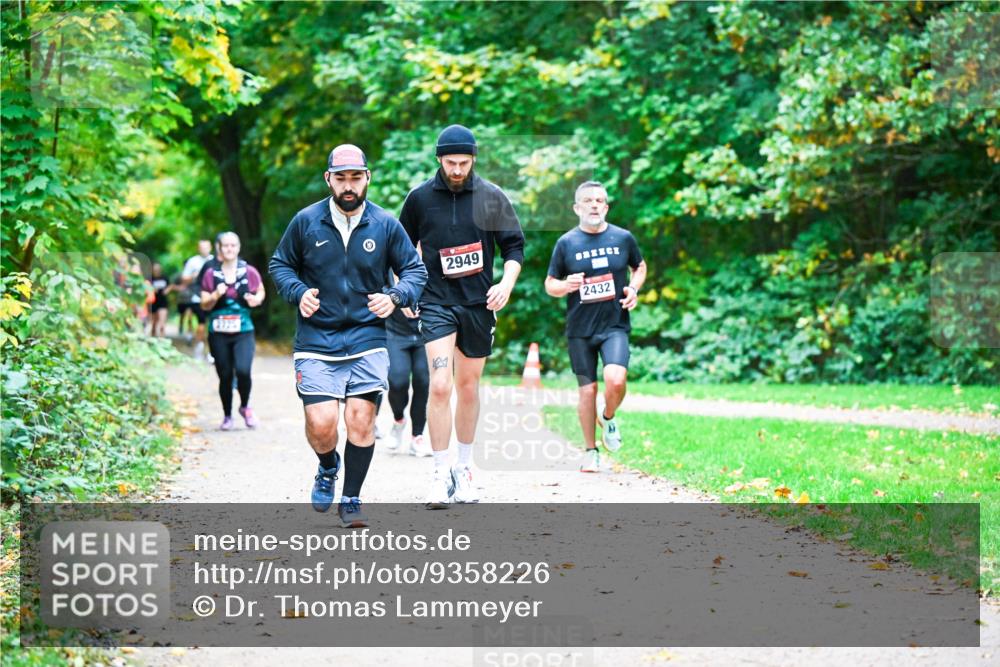 12.10.2025 - Bramfelder Halbmarathon 2025 Dr. Thomas Lammeyer http://msf.ph/oto/9358226 12.10.2025 11:03:41 Laufen 2735, 2949, 2432, 2 meine-sportfotos.de