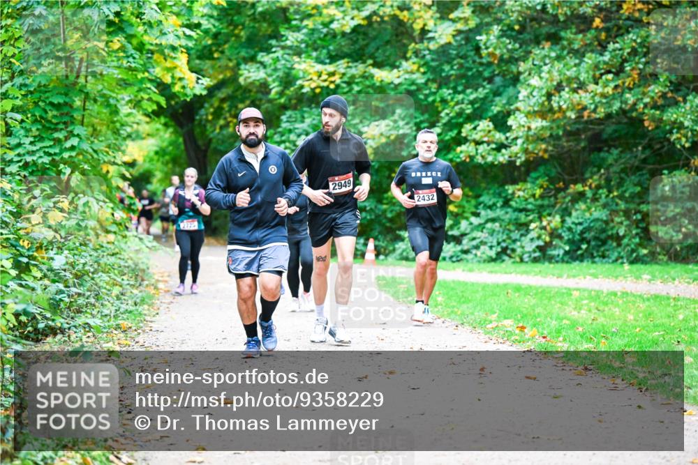 12.10.2025 - Bramfelder Halbmarathon 2025 Dr. Thomas Lammeyer http://msf.ph/oto/9358229 12.10.2025 11:03:42 Laufen 2725, 2949, 2432 meine-sportfotos.de