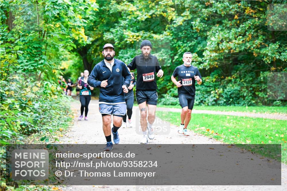 12.10.2025 - Bramfelder Halbmarathon 2025 Dr. Thomas Lammeyer http://msf.ph/oto/9358234 12.10.2025 11:03:42 Laufen 2725, 2949, 2432 meine-sportfotos.de