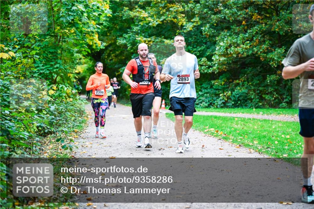 12.10.2025 - Bramfelder Halbmarathon 2025 Dr. Thomas Lammeyer http://msf.ph/oto/9358286 12.10.2025 11:03:55 Laufen 2399, 2893, 2 meine-sportfotos.de